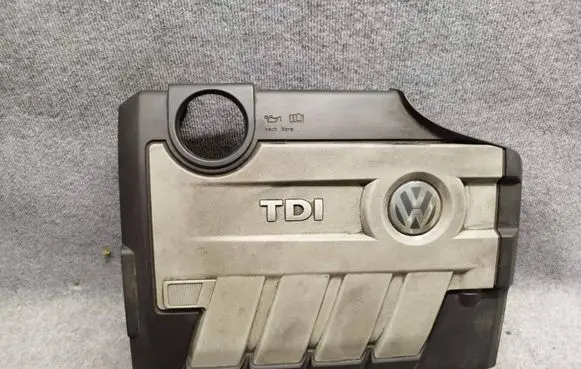 Volkswagen Tiguan Engine cover (trim) 03L103925C 03L103925D 03L105925