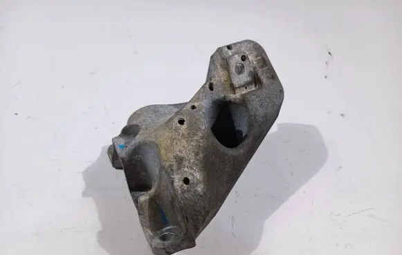 Chevrolet Camaro Engine mounting bracket 23371026