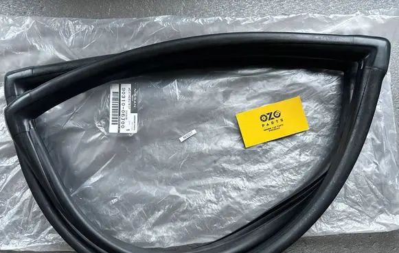 Nissan Patrol Y60 Rubber seal loading door window/glass 9031006J00