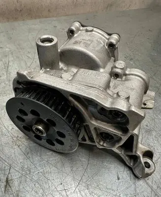 Volkswagen Crafter Oil pump 04L145208P