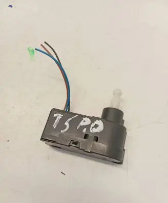 Headlight level adjustment motor