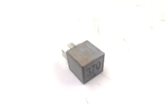 Audi A6 S6 C5 4B Other relay 8D0951253