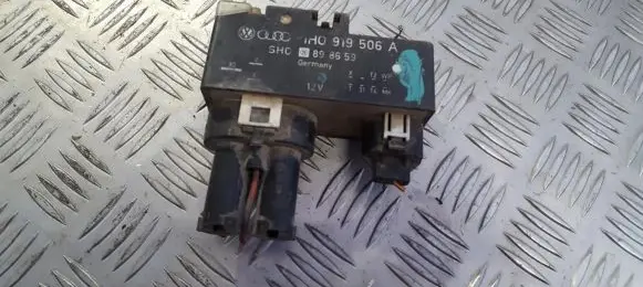 Volkswagen Golf III Coolant fan relay 1h0919506a 898659