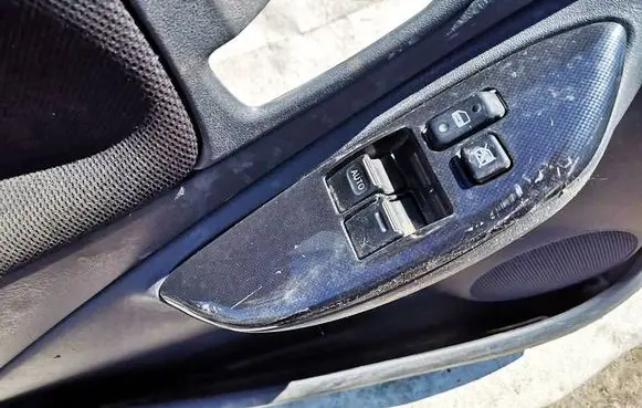 Toyota Yaris Electric window control switch