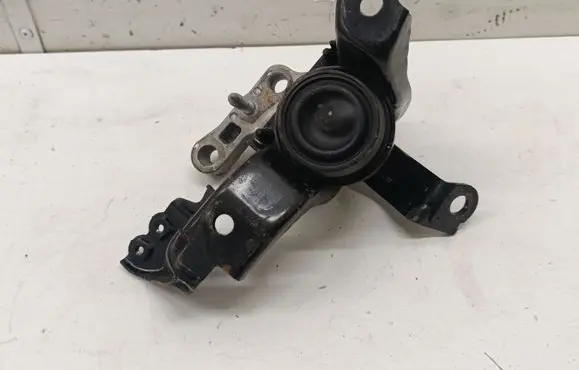 Toyota Yaris XP210 Engine mount bracket