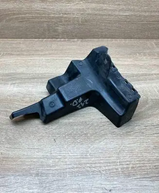 Mercedes-Benz E W212 Front bumper mounting bracket A2128850316