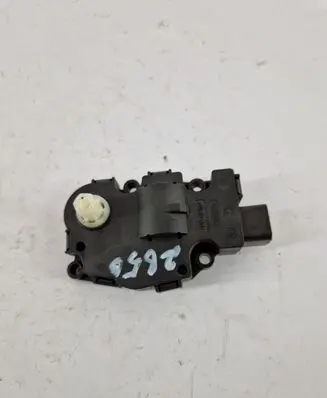 Audi A4 S4 B8 8K Air flap motor/actuator EFB490