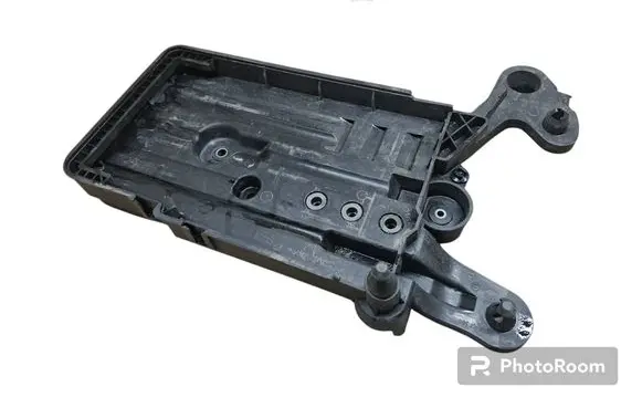 Skoda Octavia Mk3 (5E) Battery tray 5Q0915321G 5Q0915331H