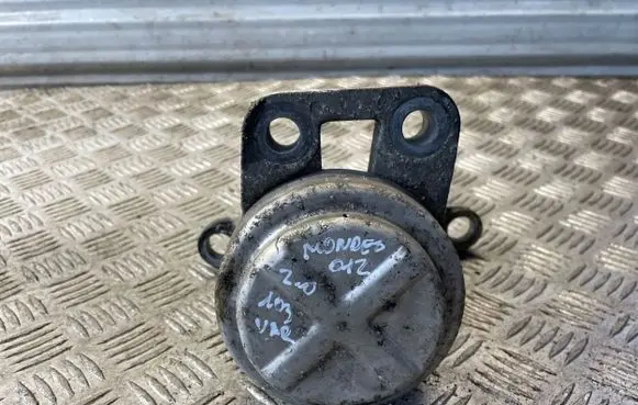 Ford Mondeo MK IV Engine mount bracket