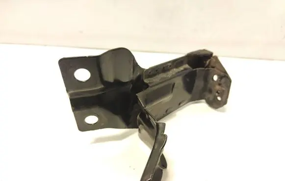 Volvo XC60 Radiator mount bracket 31261931