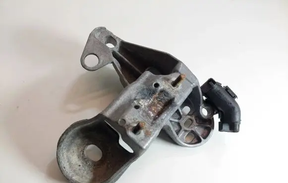 Audi A4 S4 B6 8E 8H Engine mounting bracket 8E0199352F