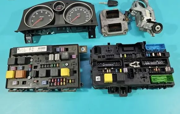 Opel Astra H Engine control unit/module ECU 55559272 IMPRK1560178