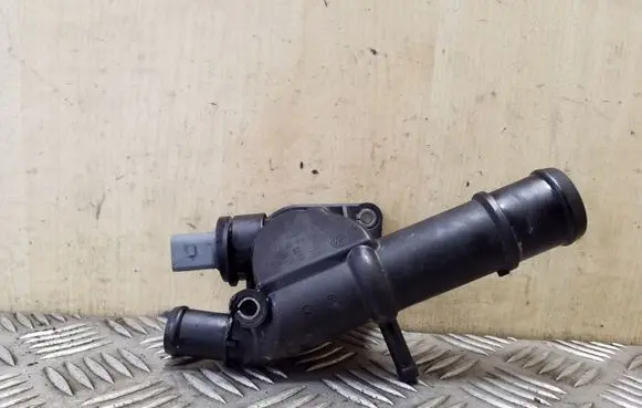 Volkswagen Tiguan Engine coolant pipe/hose 03L121132