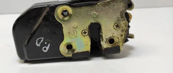 Chrysler PT Cruiser Front door lock