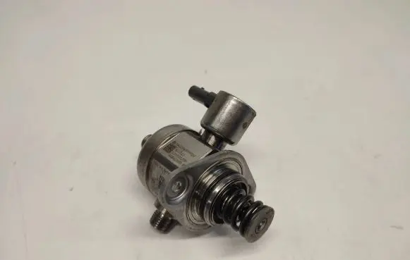 BMW M4 F82 F83 Fuel injection high pressure pump 7847204 0261520255 3008623285