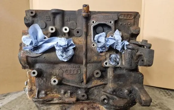 Volkswagen PASSAT B3 Engine block 053103021G 9A9A