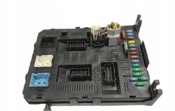 Citroen C5 Fuse module 9661940480