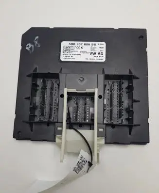 Volkswagen PASSAT B8 Other control units/modules 5Q0937086BD