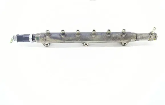 Volvo V70 Fuel main line pipe 8658252 0445215010