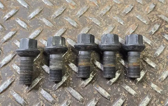 Mercedes-Benz A W177 Nuts/bolts