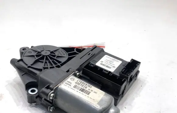 Skoda Octavia Mk2 (1Z) Front door window regulator motor 1T0959701