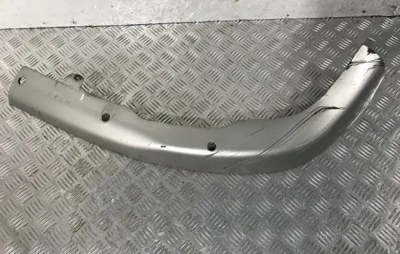 Front bumper lip