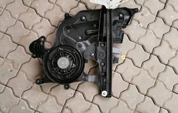 Citroen Berlingo Front door window regulator with motor 156144202