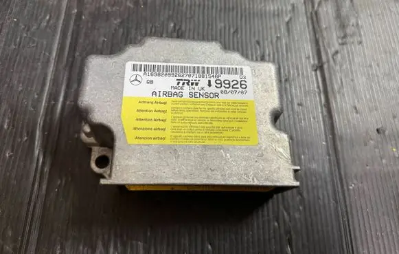 Mercedes-Benz A W169 Airbag control unit/module A1698209926 J9926