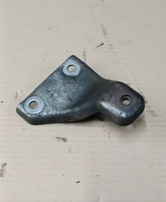 Engine mounting bracket