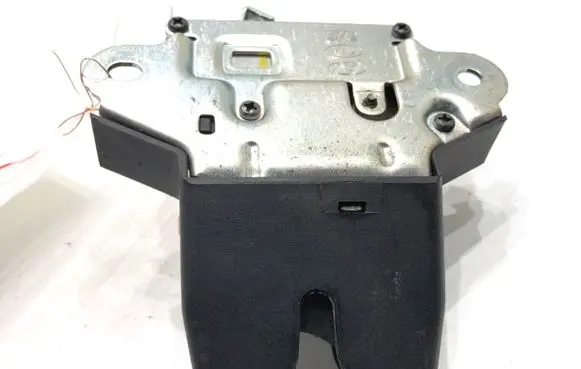 KIA Optima Tailgate exterior lock 