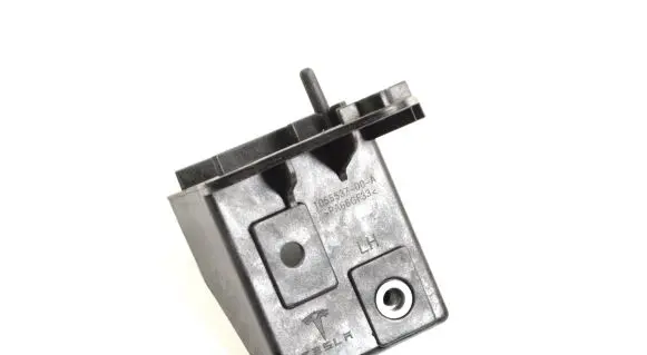Tesla Model S Front bumper mounting bracket 105553700A