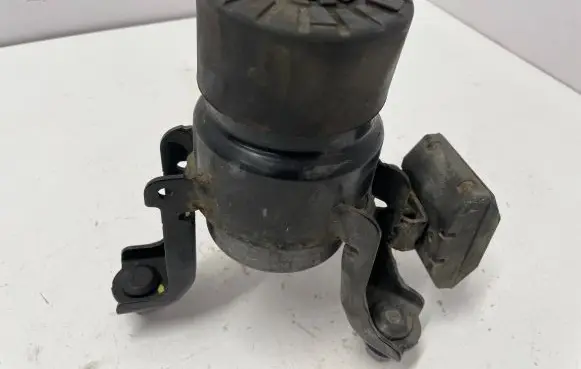 Toyota RAV 4 (XA50) Engine mount bracket L1080144