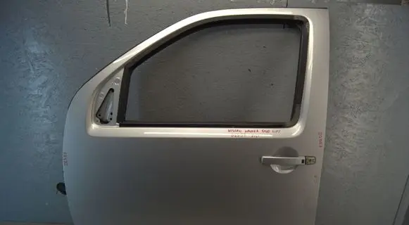 Nissan Navara D40 Front door