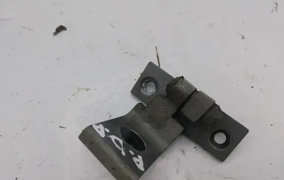 BMW 5 E60 E61 Front door lower hinge 7068078