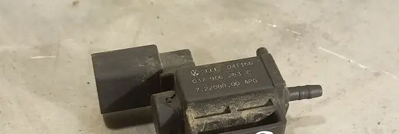 Audi A6 S6 C6 4F Vacuum valve 037906283C