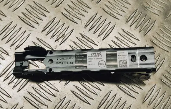 Volkswagen PASSAT B8 Seat belt adjustment motor 4M0857819