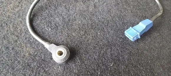 Audi A4 S4 B5 8D Detonation knock sensor 054905377G