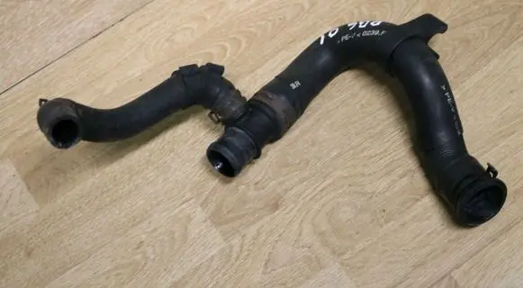 Volkswagen PASSAT B6 Engine coolant pipe/hose