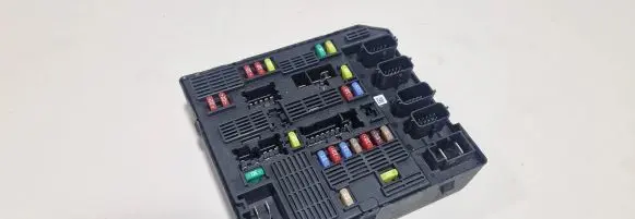 Renault Scenic III - Grand scenic III Fuse module 284B67924R
