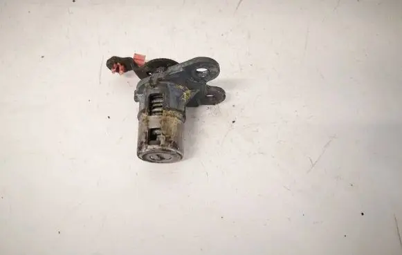 Jeep Grand Cherokee (WK) Front door lock (next to the handle) 