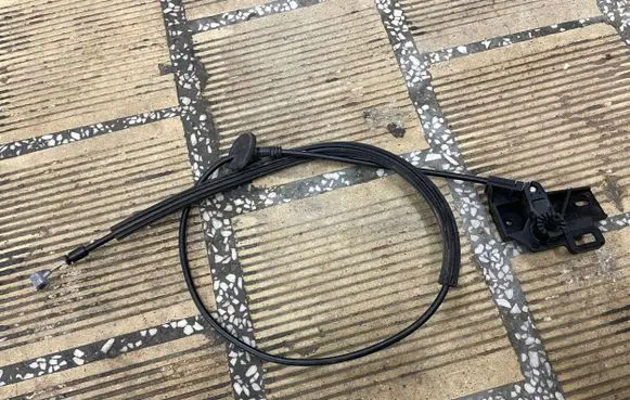 Skoda Octavia Mk3 (5E) Engine bonnet/hood lock release cable 
