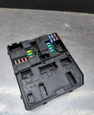 Renault Megane IV Fuse module 284B66727R