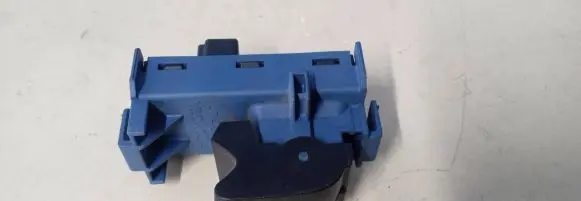 Toyota Avensis T270 Electric window control switch 8481005070