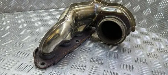 Mazda CX-30 Exhaust manifold