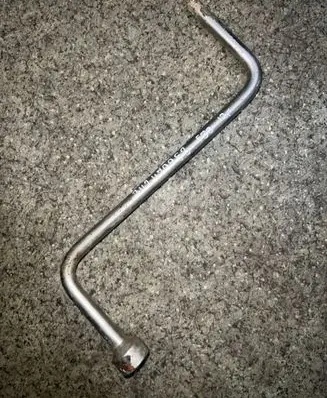 BMW 5 E39 Wheel nut wrench 71121179953