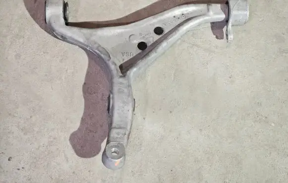 Mercedes-Benz GL X166 Front lower control arm/wishbone A1663300107 1663300107 16603