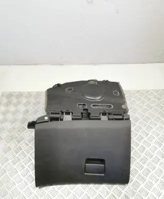 Opel Astra J Glove box