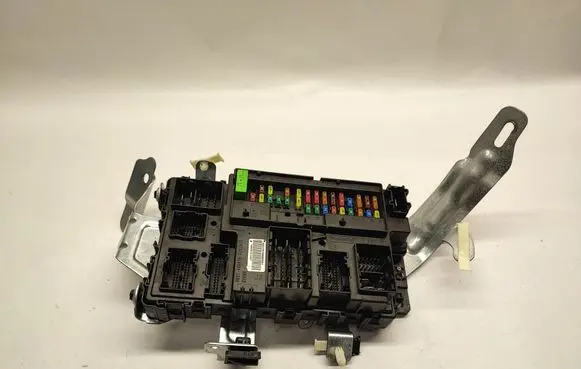 Ford Explorer VI Fuse module JU5T15604BAL