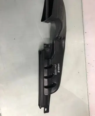 Tesla Model Y Air intake duct part 1643589-00-A