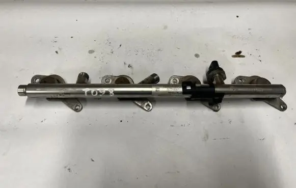 Mercedes-Benz CLS C218 X218 Fuel main line pipe A2780703495